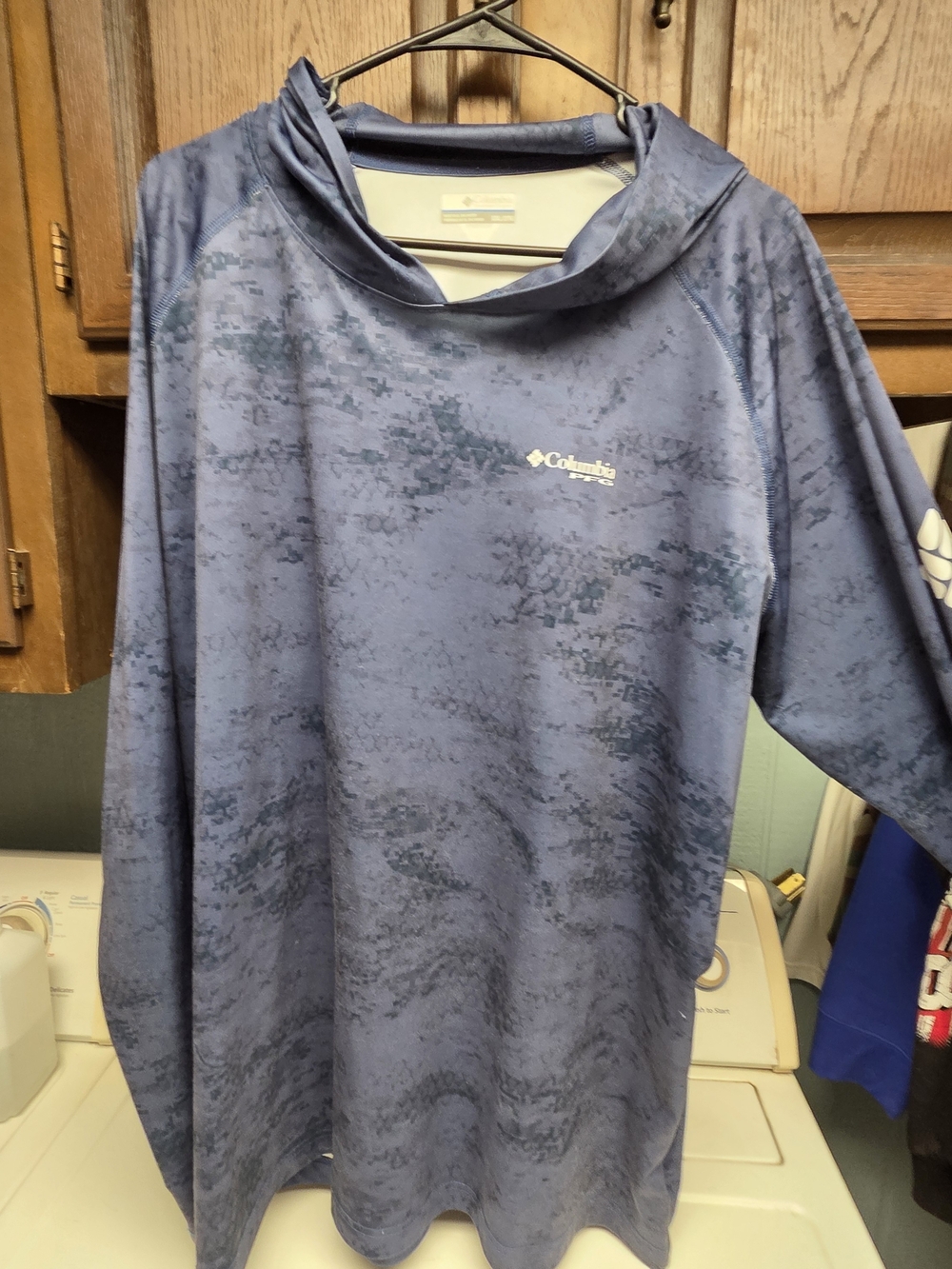 Columbia Men's Blue Hooded PFG Fishing Camo Shirt
